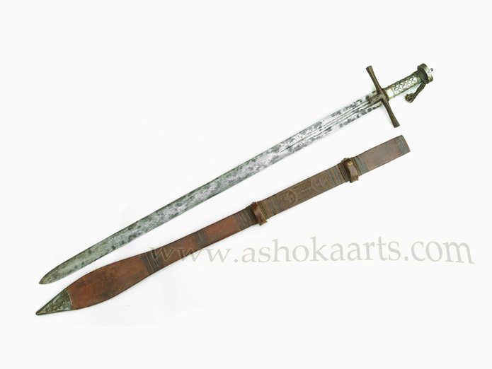 Nice Sudanese North African Kaskara or Saif sword with silver mounted hilt