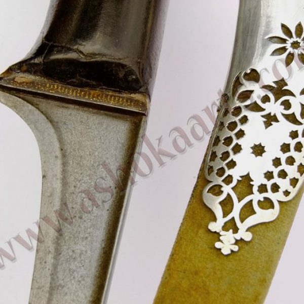 Indian PeshKabz Karud dagger with silver mounts